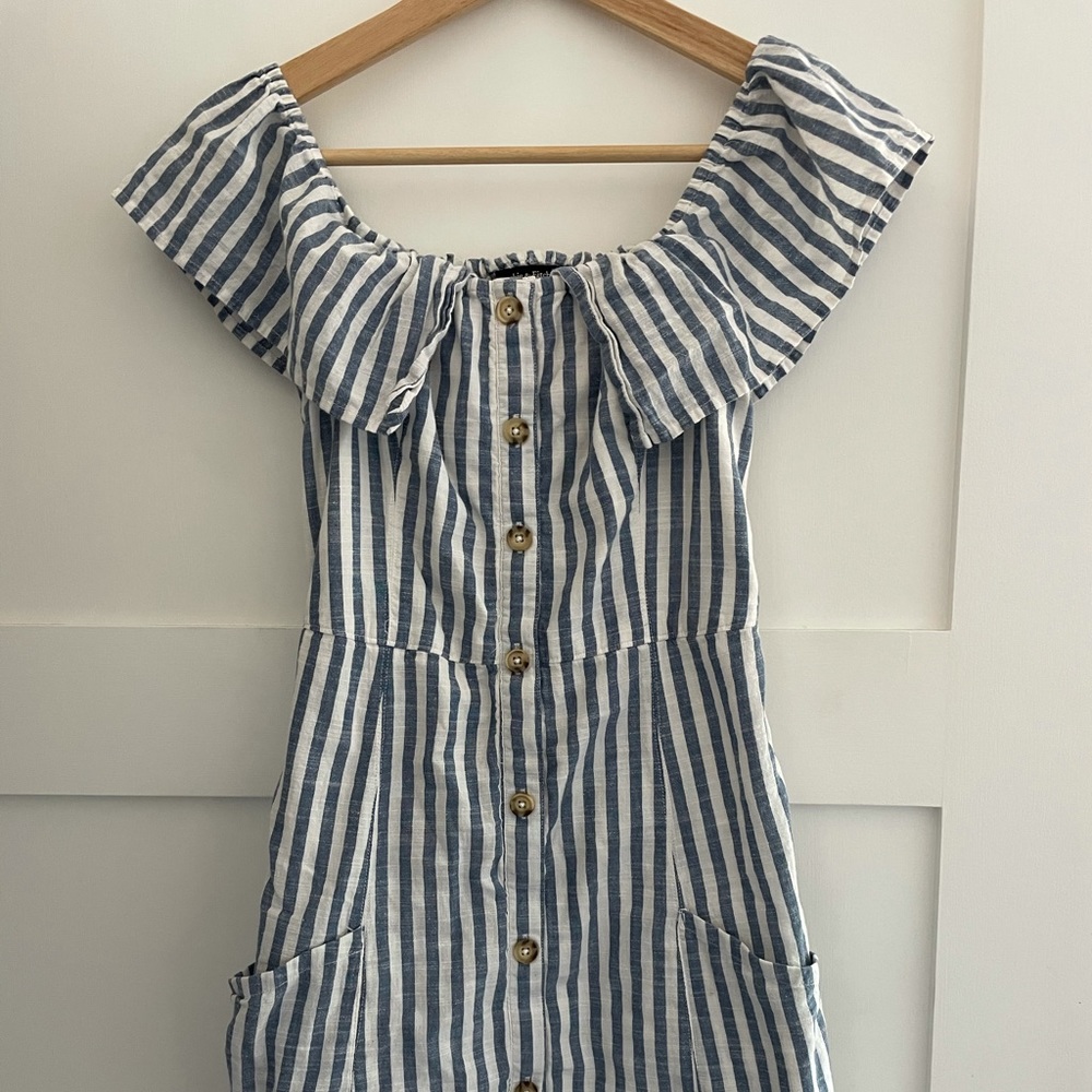 Abercrombie & Fitch off the shoulder dress